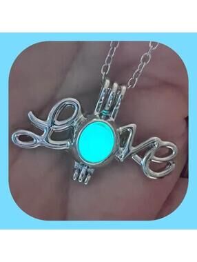 New Beautiful Solar Luminous Script LOVE 💕 Necklace

Blue